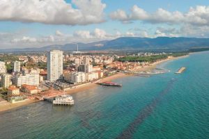 35- ESPOSIZIONE IN PIAZZA DEL POPOLO A FOLLONICA CON L' ASSOCIAZIONE ARTISTICA GOLFO DEL SOLE . AGOSTO 2022